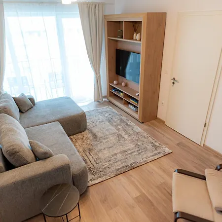 B&v 706 Coresi - Balcony With Parking Apartment Brasov
