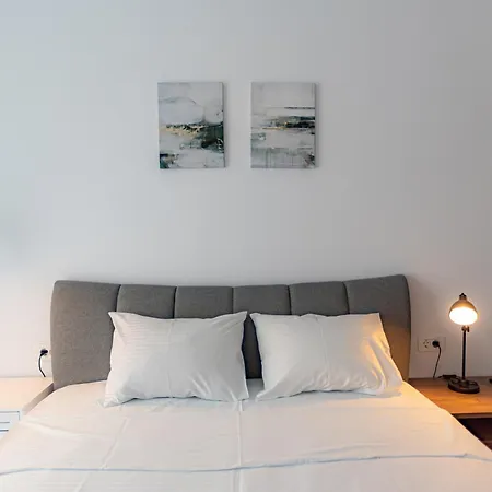 B&v 706 Coresi - Balcony & Free Parking