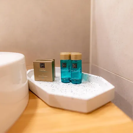 B&v 706 Coresi - Balcony & Free Parking Апартаменты *