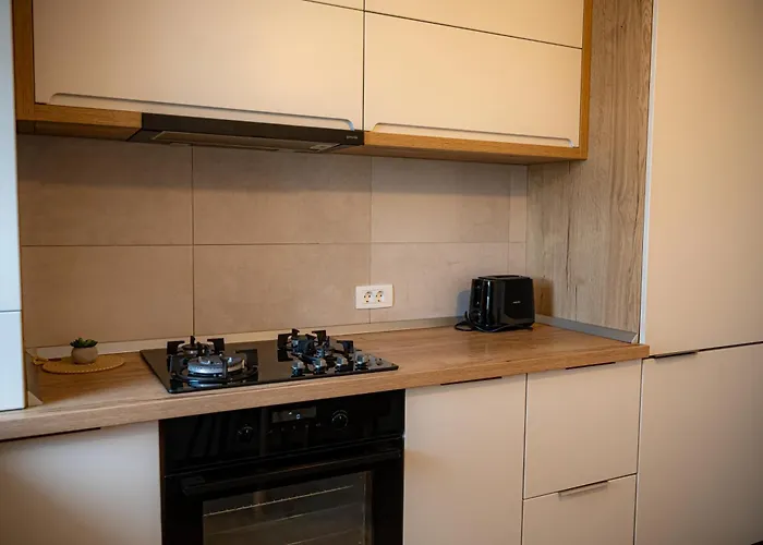 B&v 706 Coresi - Balcony & Free Parking