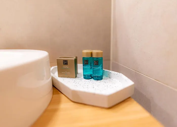 B&v 706 Coresi - Balcony & Free Parking Apartment *