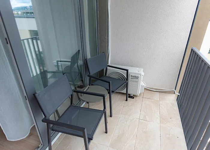 B&v 706 Coresi - Balcony & Free Parking