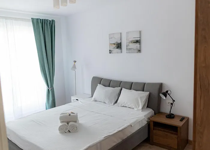 Apart B&V 706 Coresi - Balcony Apartment With Parking